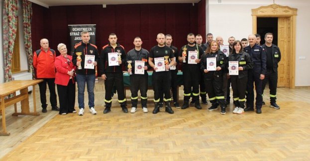10 drużyn Ochotniczych Straży Pożarnych rywalizowało 5 października na strzelnicy GOSiR w Jaszczwi podczas XII Gminnego Strażackiego Turnieju Strzeleckiego Jednostek OSP o Puchar Burmistrza Gminy Jedlicze. Pierwsze miejsce zajęła drużyna OSP Jedlicze.